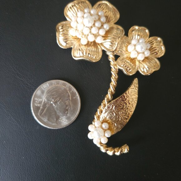 Vintage Butler & Wilson Faux Pearl Flower Brooch Pin - Picture 5 of 9
